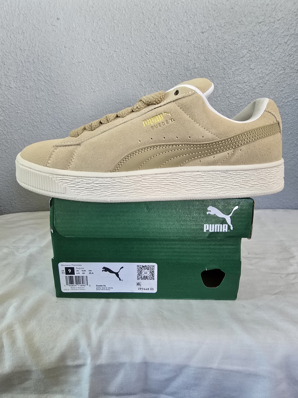 Puma Suede Classic Sneakers in Beige